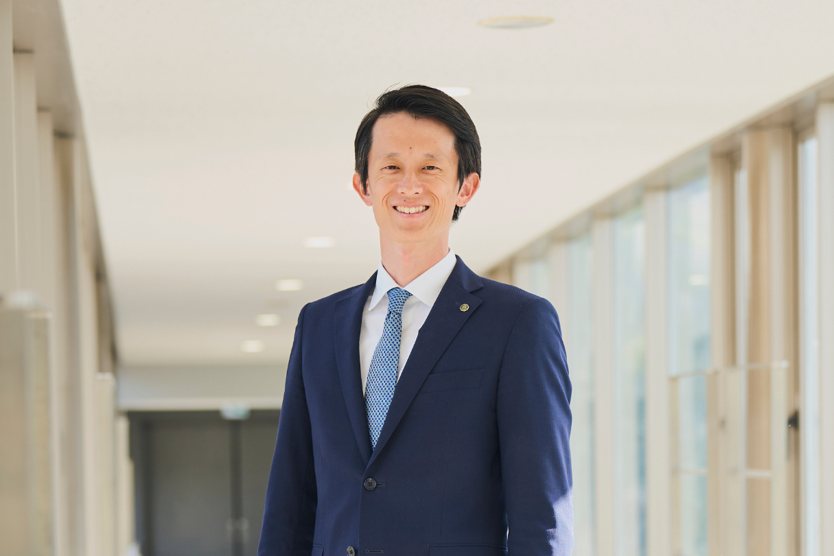 東福岡高等学校 学校長　德野 慎一郎